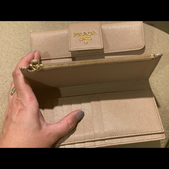💯 % Auth Prada saffiano wallet cameo beige - Picture 3 of 13